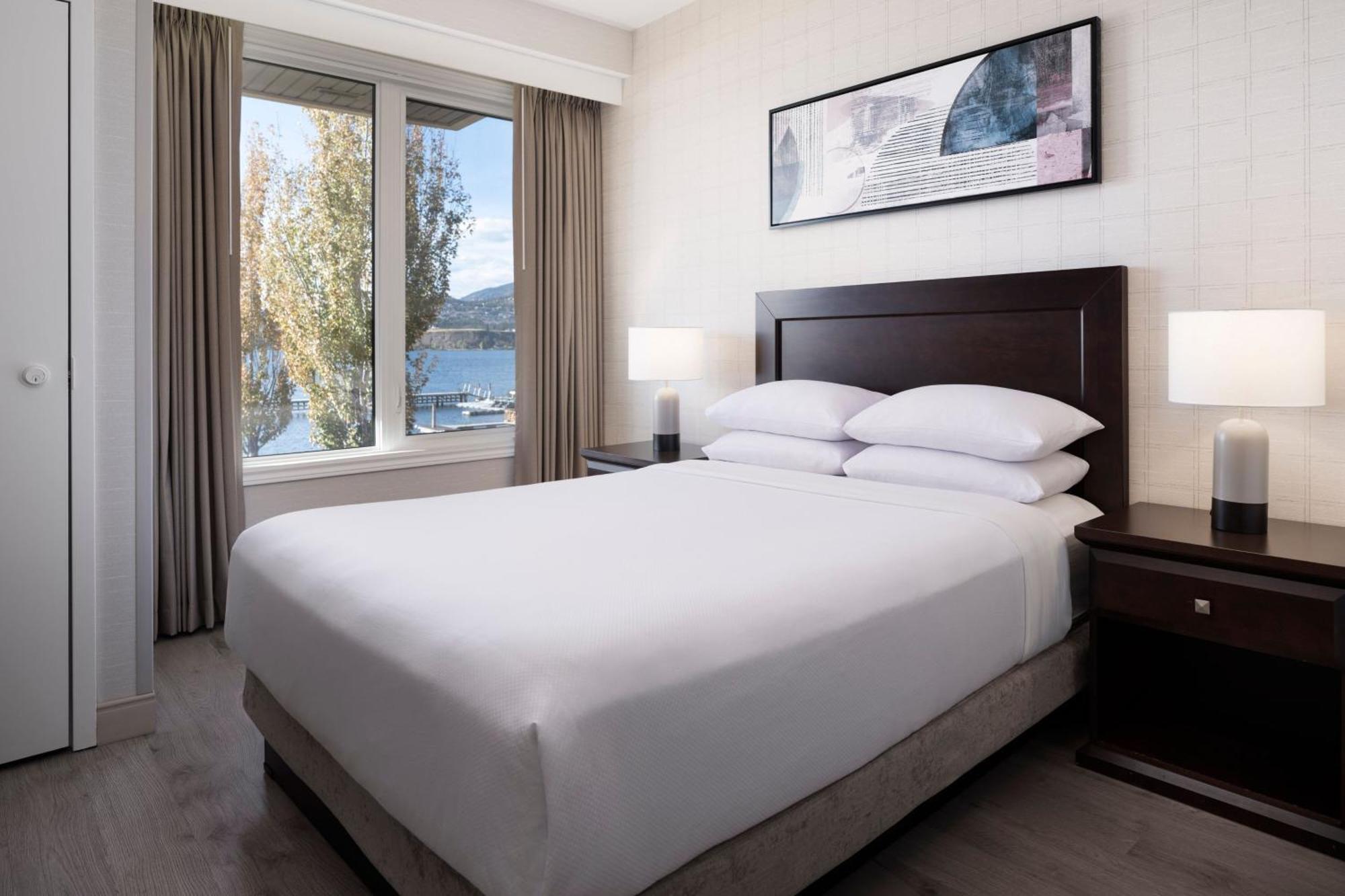 Delta Hotels By Marriott Grand Okanagan Resort Kelowna Bagian luar foto