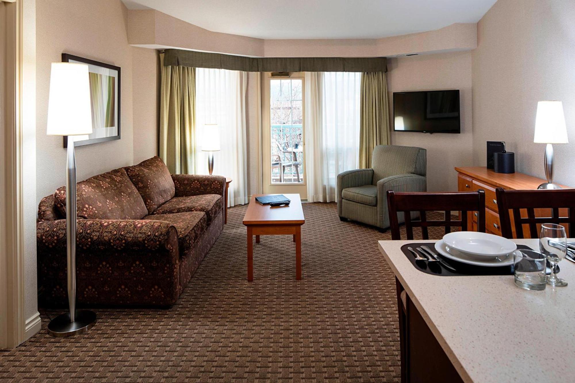 Delta Hotels By Marriott Grand Okanagan Resort Kelowna Bagian luar foto